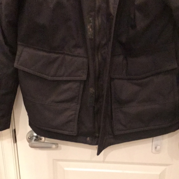 Men’s Eddie Bauer winter jacket. Colour black. Size small. - Picture 4 of 9